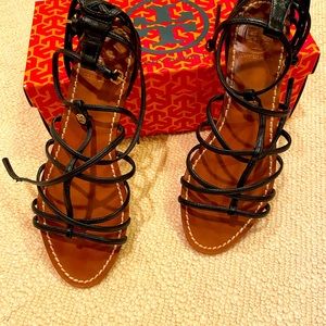 TORY BURCH Black flat strappy sandals! Super cute!